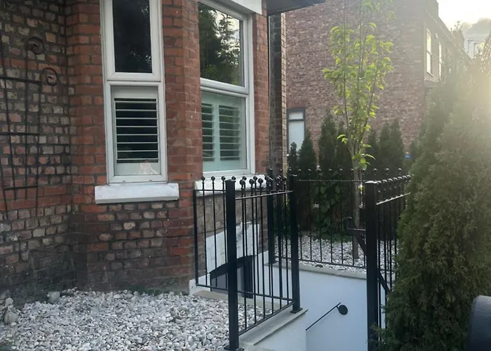 Delrae Apartments